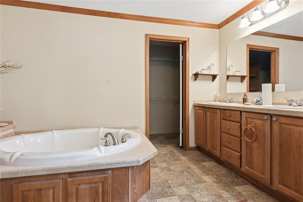 For Sale: $200,000 (3 beds, 2 baths, 1988 Square Feet)