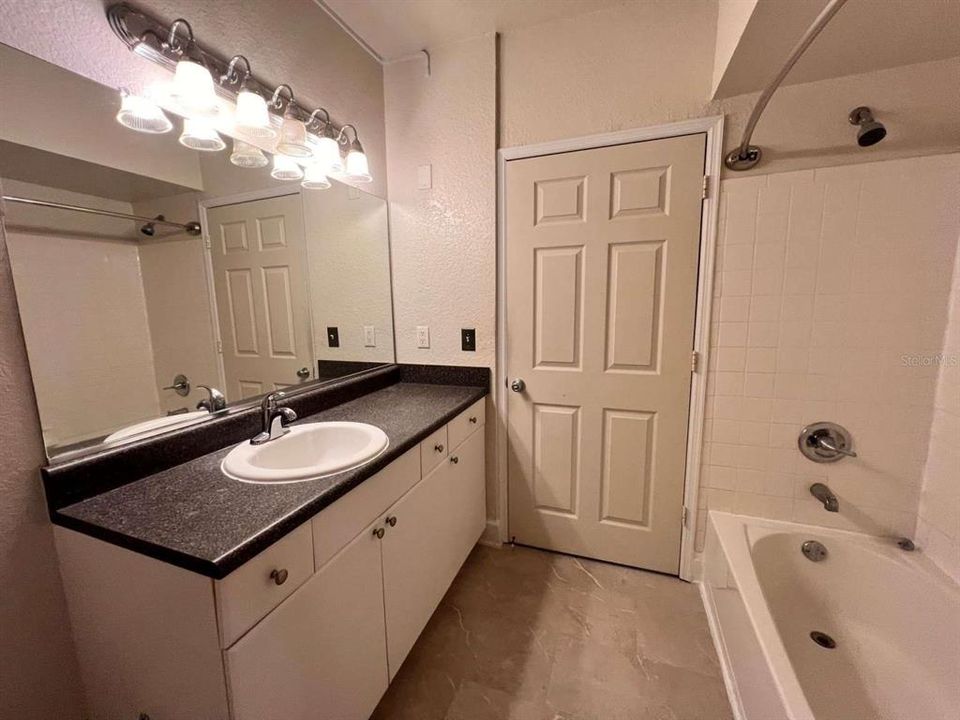 Activo con contrato: $155,000 (1 camas, 1 baños, 710 Pies cuadrados)