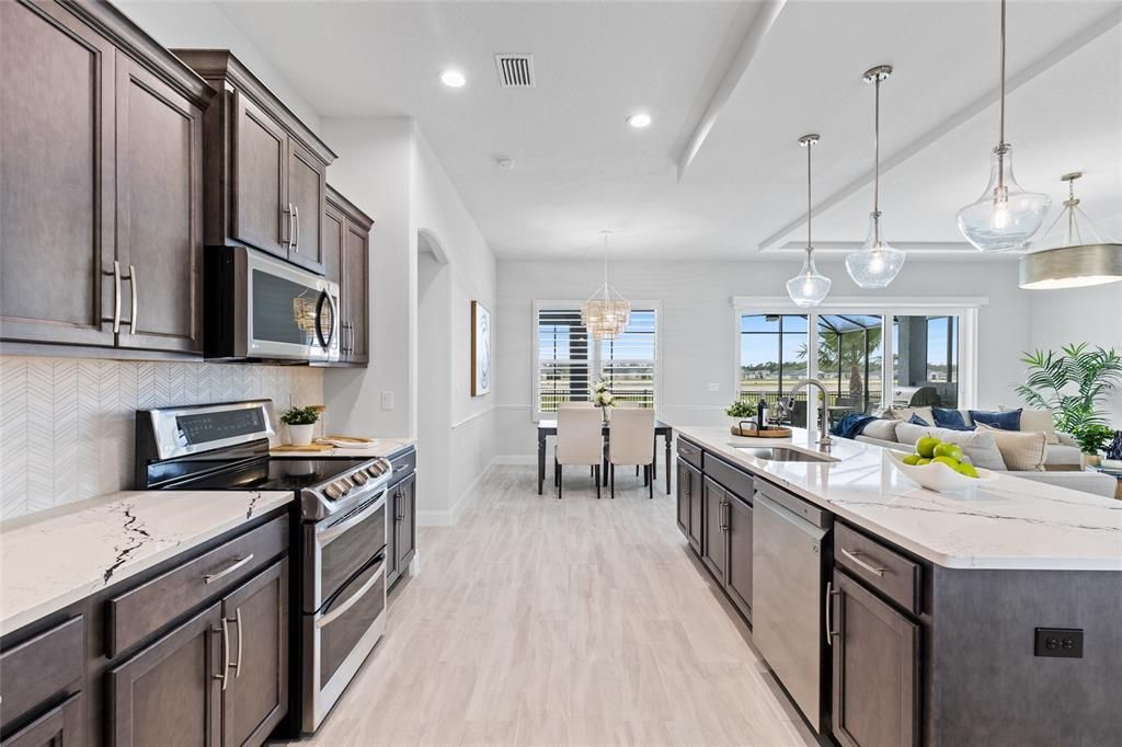 Activo con contrato: $649,000 (3 camas, 2 baños, 1802 Pies cuadrados)