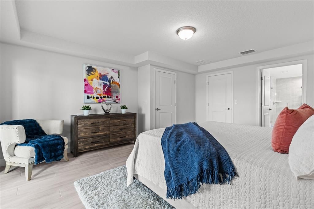 Activo con contrato: $649,000 (3 camas, 2 baños, 1802 Pies cuadrados)