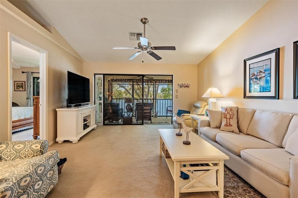 Active With Contract: $249,900 (2 beds, 2 baths, 1160 Square Feet)