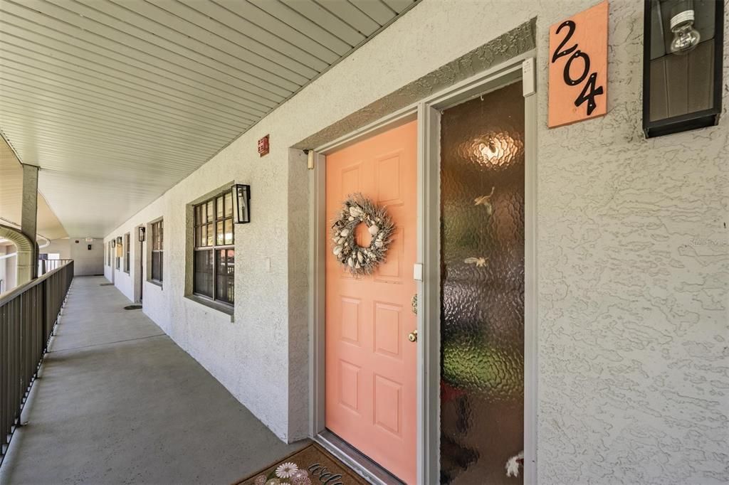 Active With Contract: $249,900 (2 beds, 2 baths, 1160 Square Feet)
