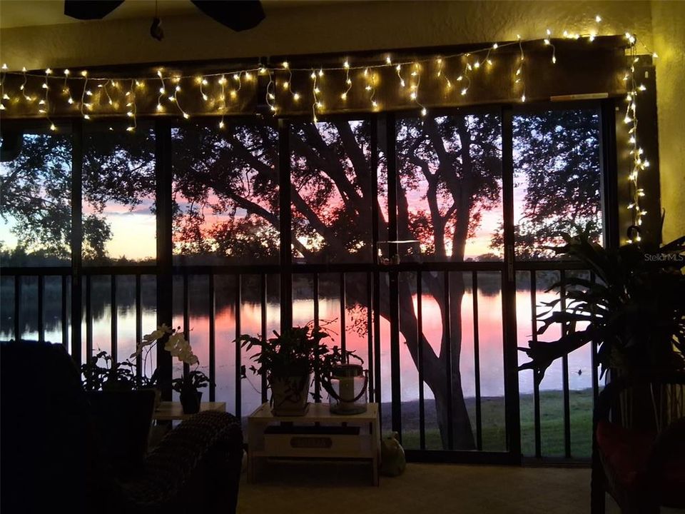 Active With Contract: $249,900 (2 beds, 2 baths, 1160 Square Feet)