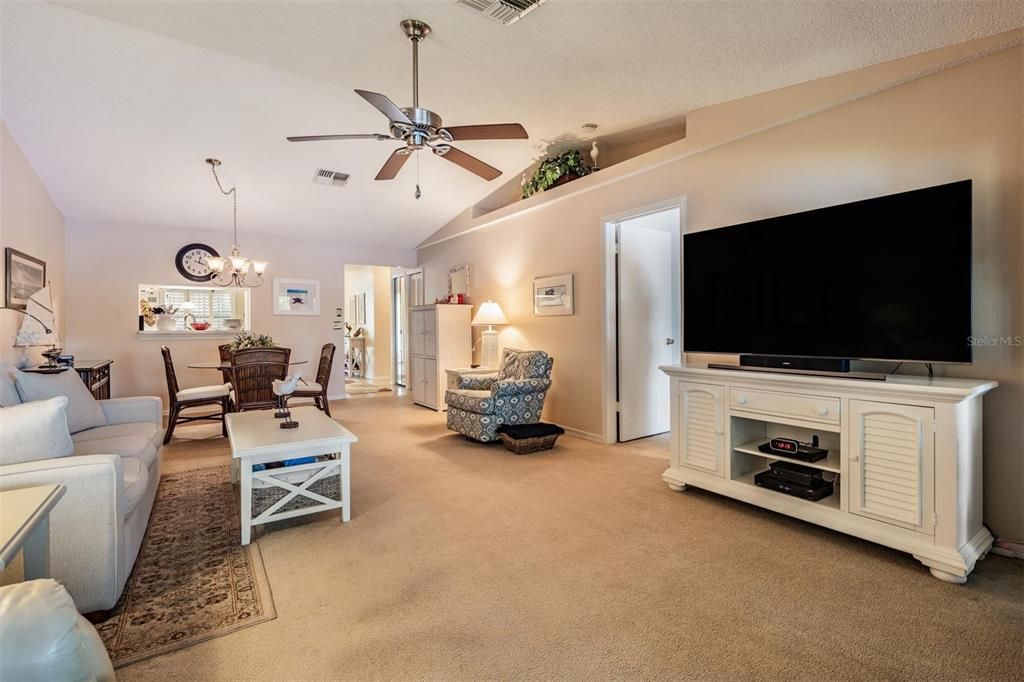 Active With Contract: $249,900 (2 beds, 2 baths, 1160 Square Feet)
