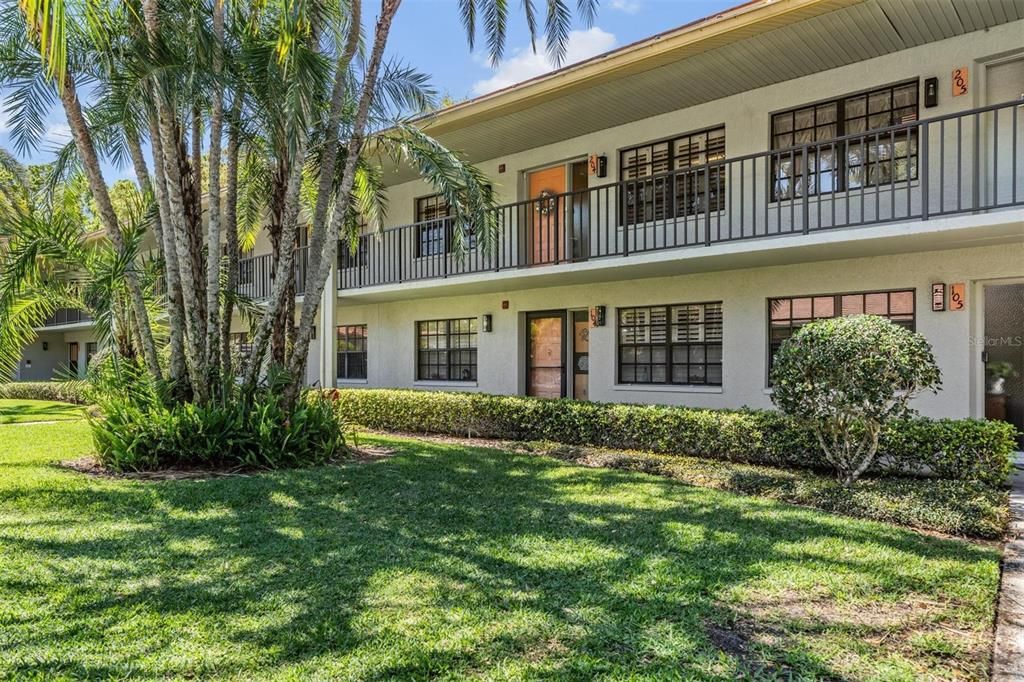 Active With Contract: $249,900 (2 beds, 2 baths, 1160 Square Feet)