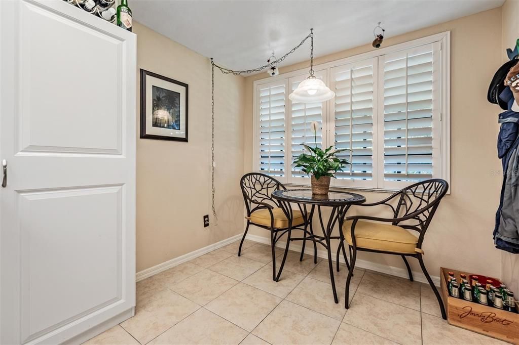 Active With Contract: $249,900 (2 beds, 2 baths, 1160 Square Feet)