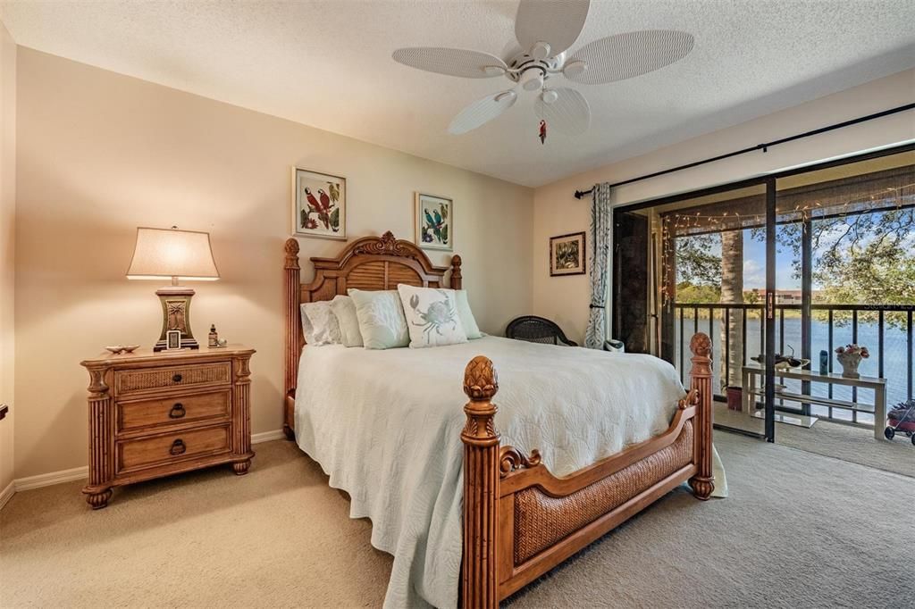 Active With Contract: $249,900 (2 beds, 2 baths, 1160 Square Feet)