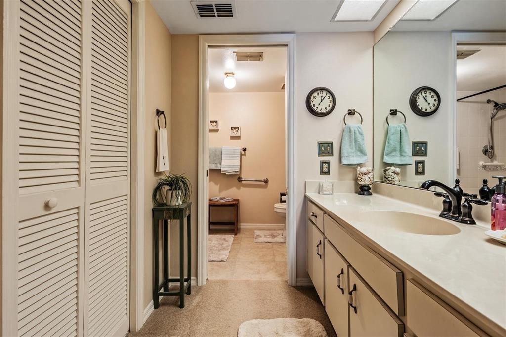 Active With Contract: $249,900 (2 beds, 2 baths, 1160 Square Feet)