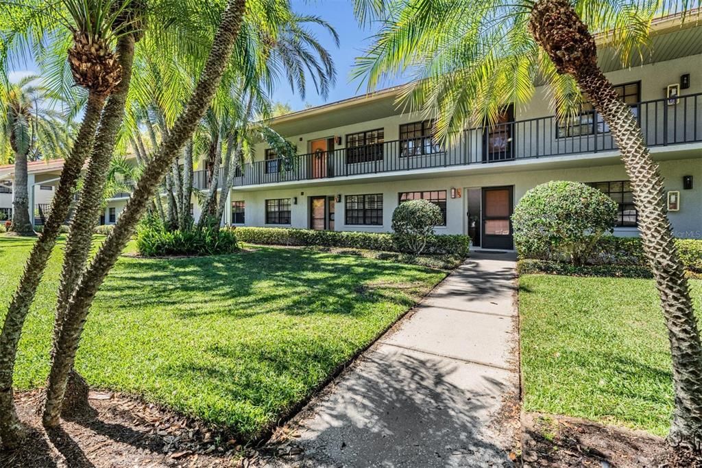 Active With Contract: $249,900 (2 beds, 2 baths, 1160 Square Feet)