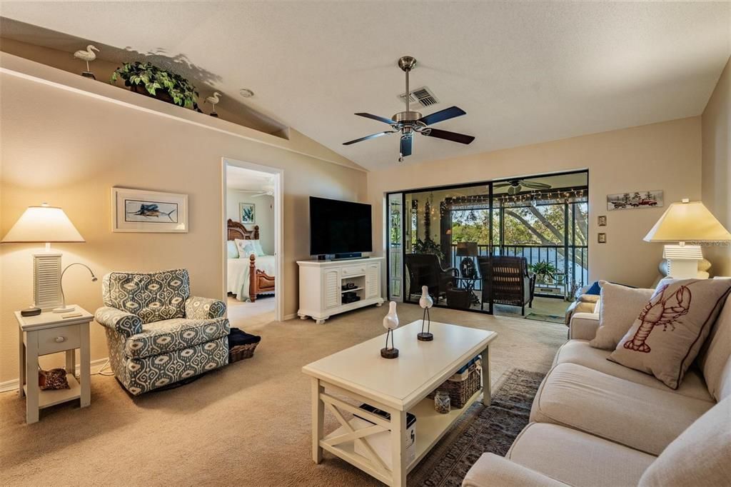 Active With Contract: $249,900 (2 beds, 2 baths, 1160 Square Feet)