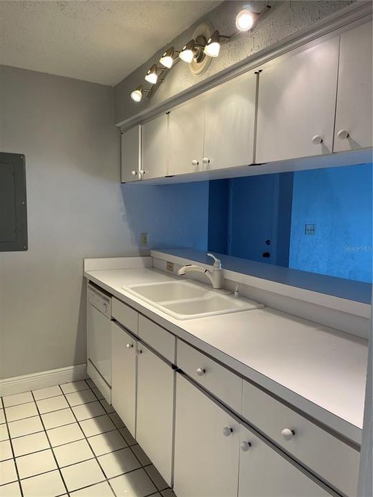 В аренду: $950 (1 спален, 1 ванн, 974 Квадратных фут)