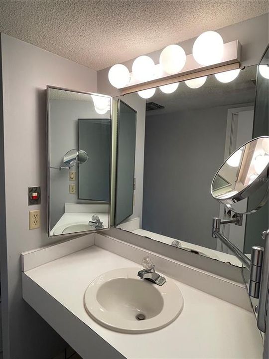 В аренду: $950 (1 спален, 1 ванн, 974 Квадратных фут)
