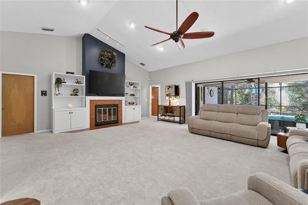 Active With Contract: $350,000 (3 beds, 2 baths, 2364 Square Feet)