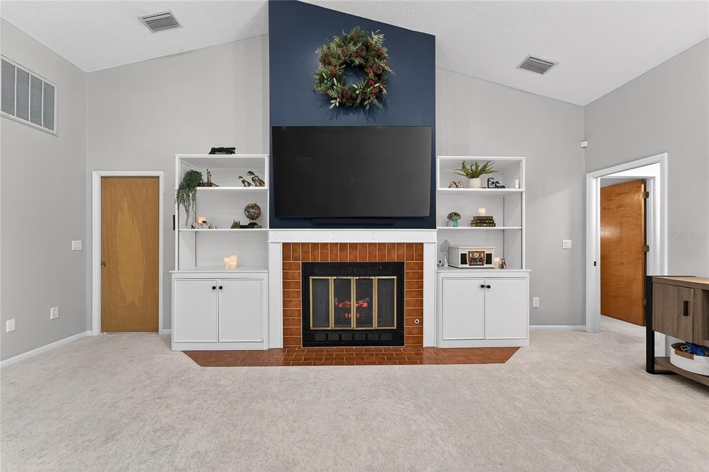 Active With Contract: $350,000 (3 beds, 2 baths, 2364 Square Feet)