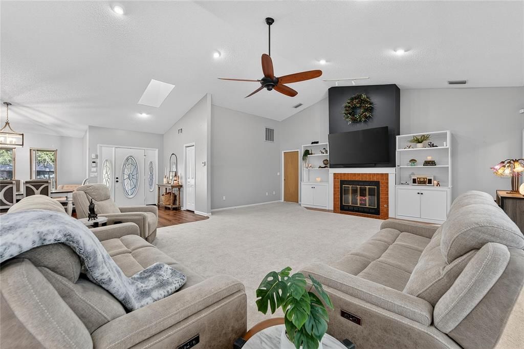 Active With Contract: $350,000 (3 beds, 2 baths, 2364 Square Feet)