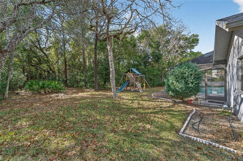Active With Contract: $350,000 (3 beds, 2 baths, 2364 Square Feet)
