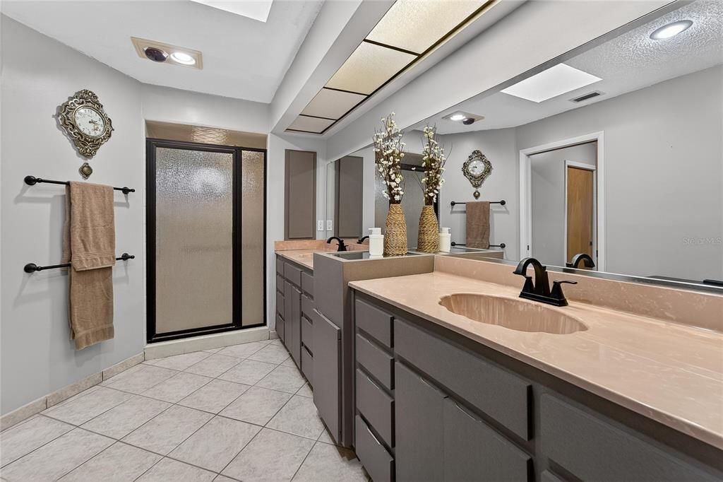 Active With Contract: $350,000 (3 beds, 2 baths, 2364 Square Feet)