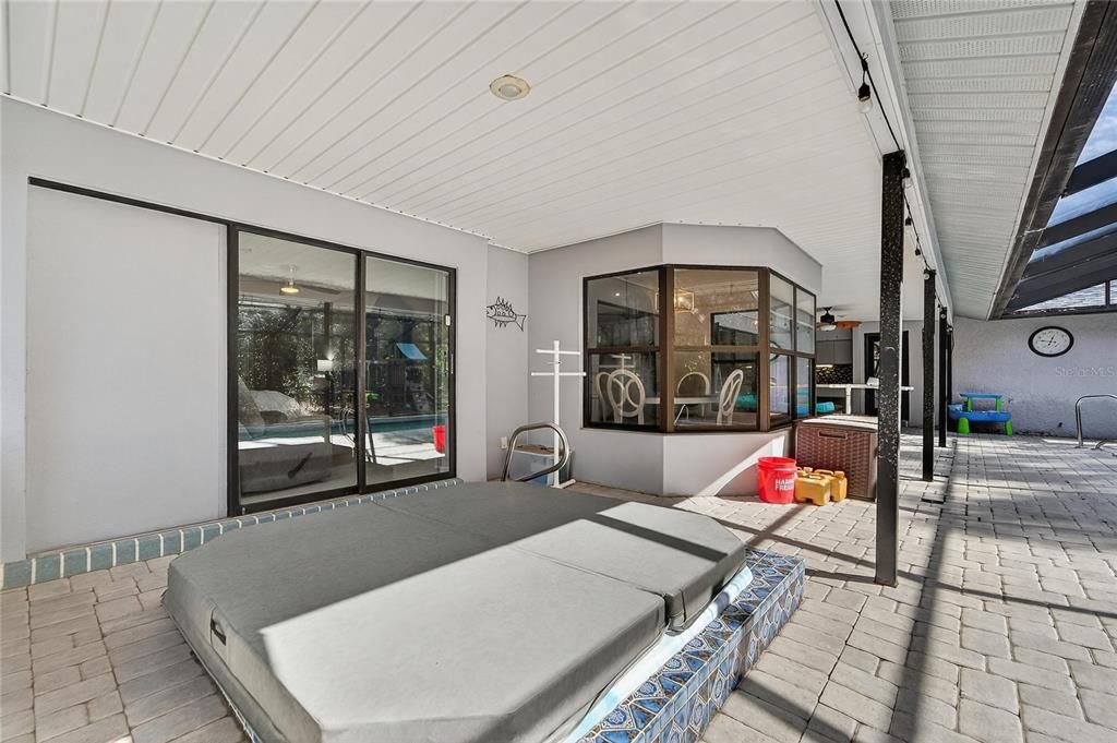Active With Contract: $350,000 (3 beds, 2 baths, 2364 Square Feet)