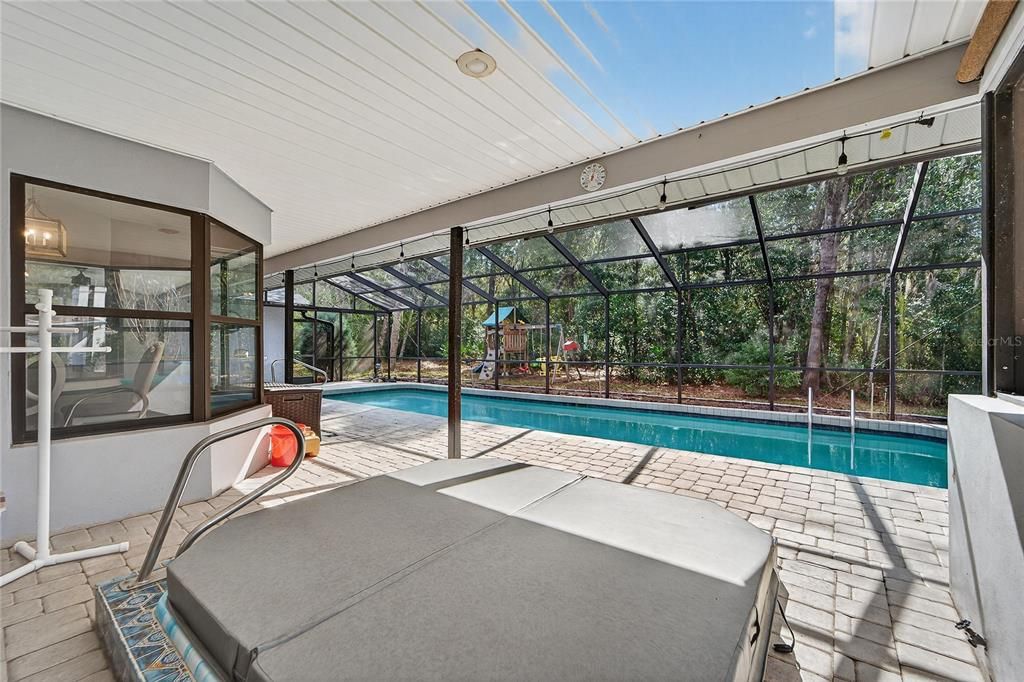 Active With Contract: $350,000 (3 beds, 2 baths, 2364 Square Feet)