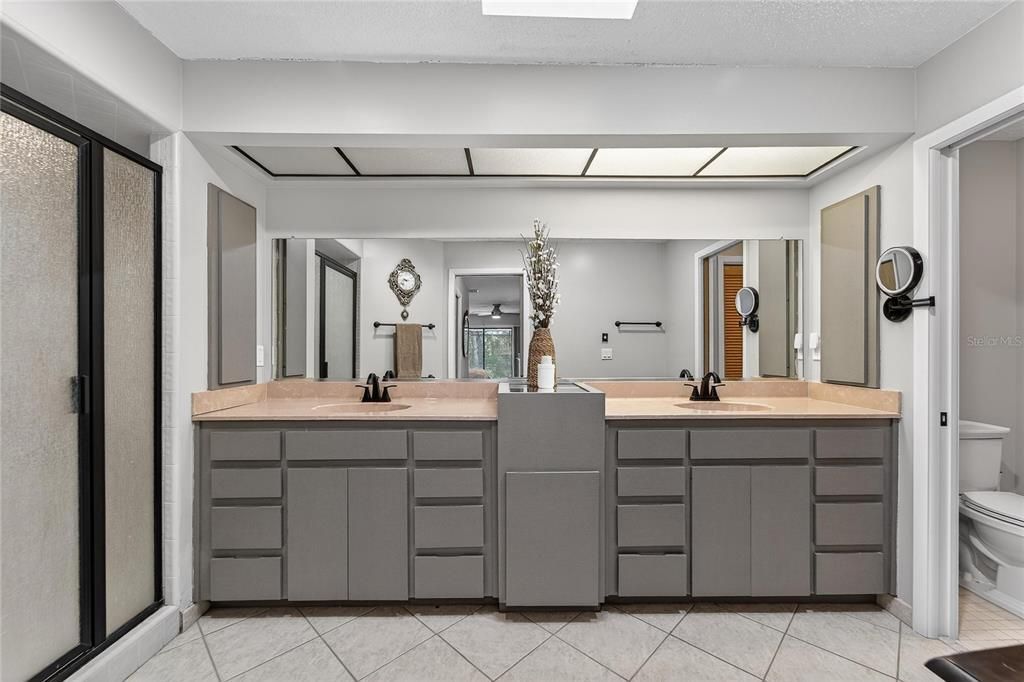 Active With Contract: $350,000 (3 beds, 2 baths, 2364 Square Feet)