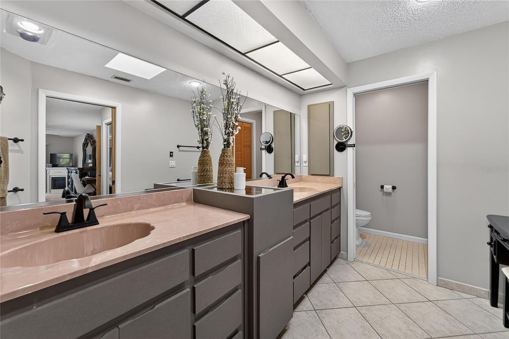 Active With Contract: $350,000 (3 beds, 2 baths, 2364 Square Feet)