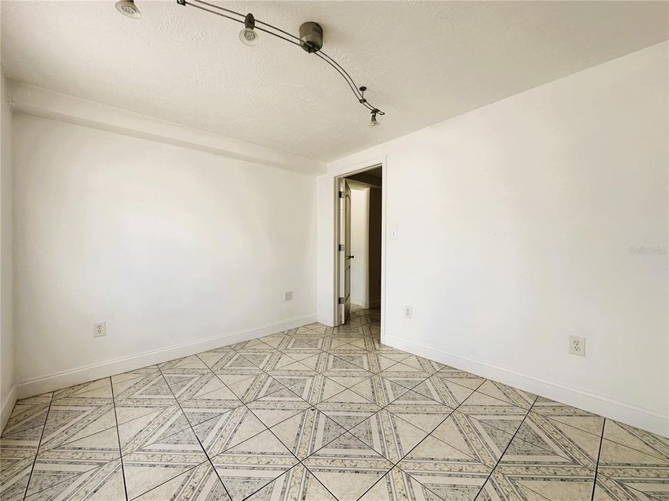 На продажу: $799,000 (6 спален, 0 ванн, 5030 Квадратных фут)