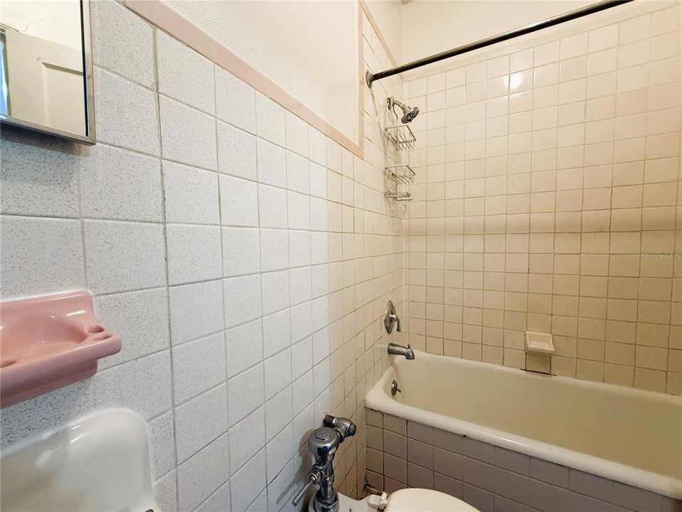 На продажу: $799,000 (6 спален, 0 ванн, 5030 Квадратных фут)