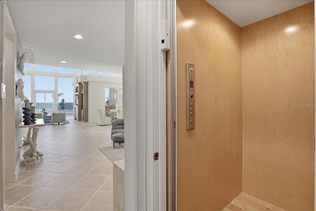 Activo con contrato: $3,600,000 (5 camas, 4 baños, 3732 Pies cuadrados)