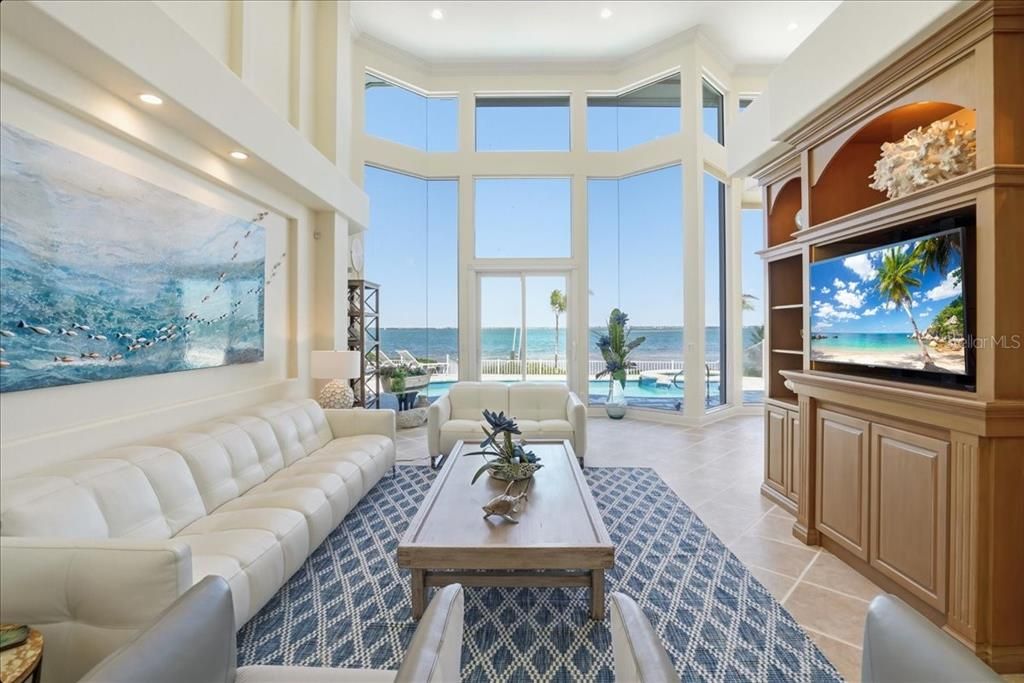 Activo con contrato: $3,600,000 (5 camas, 4 baños, 3732 Pies cuadrados)
