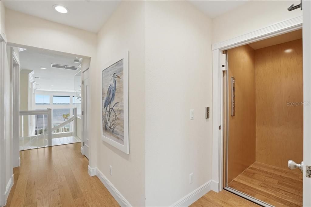 Activo con contrato: $3,600,000 (5 camas, 4 baños, 3732 Pies cuadrados)