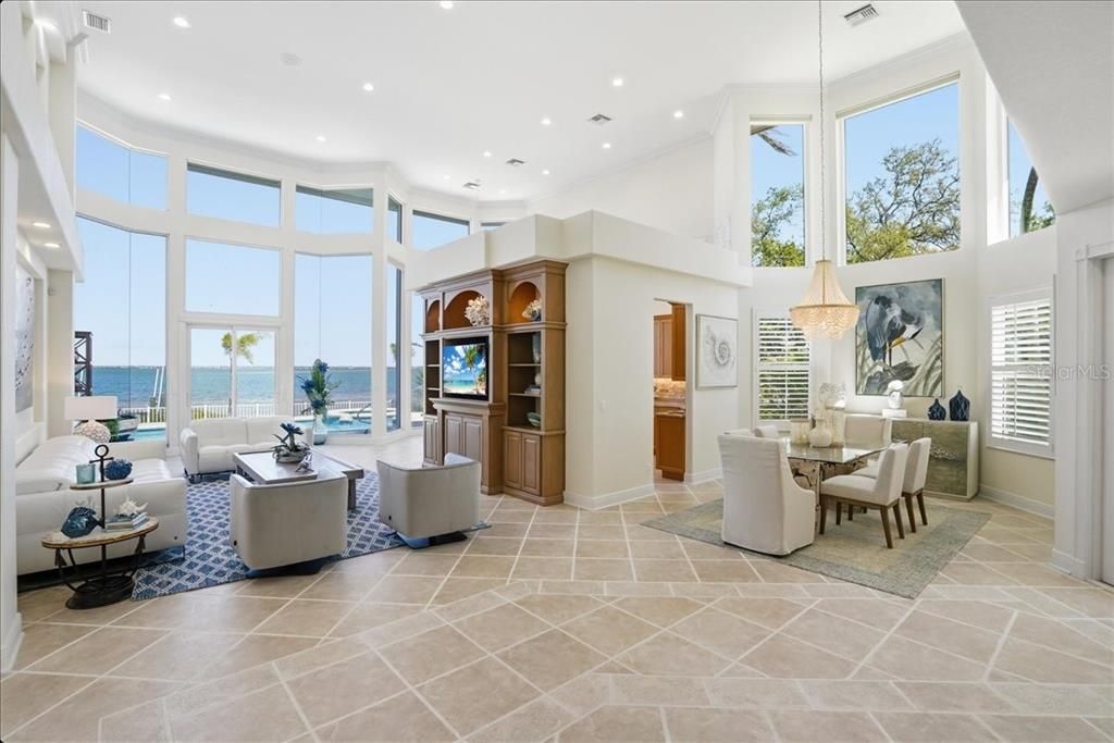 Activo con contrato: $3,600,000 (5 camas, 4 baños, 3732 Pies cuadrados)