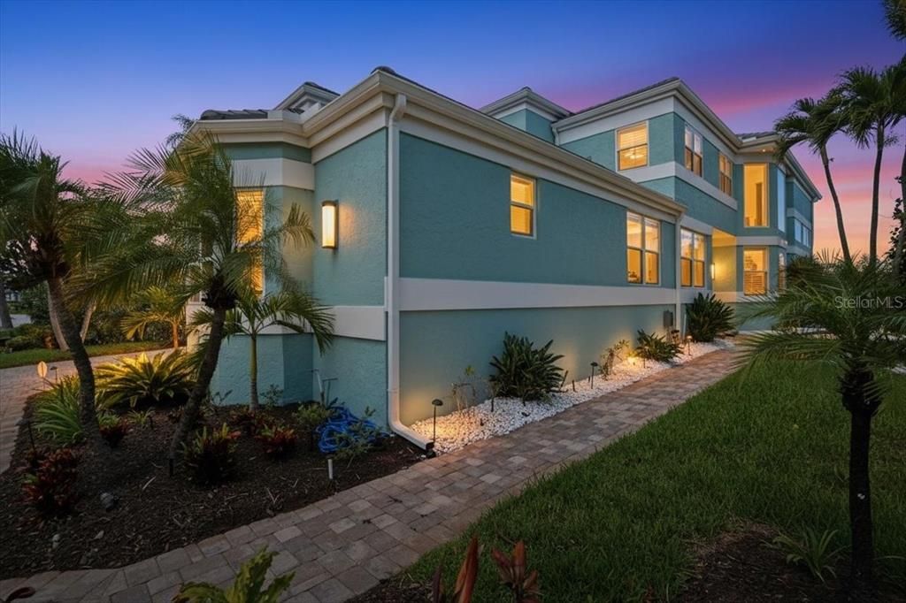 Activo con contrato: $3,600,000 (5 camas, 4 baños, 3732 Pies cuadrados)