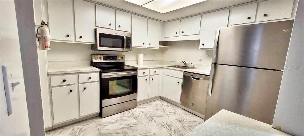 На продажу: $115,000 (2 спален, 1 ванн, 990 Квадратных фут)