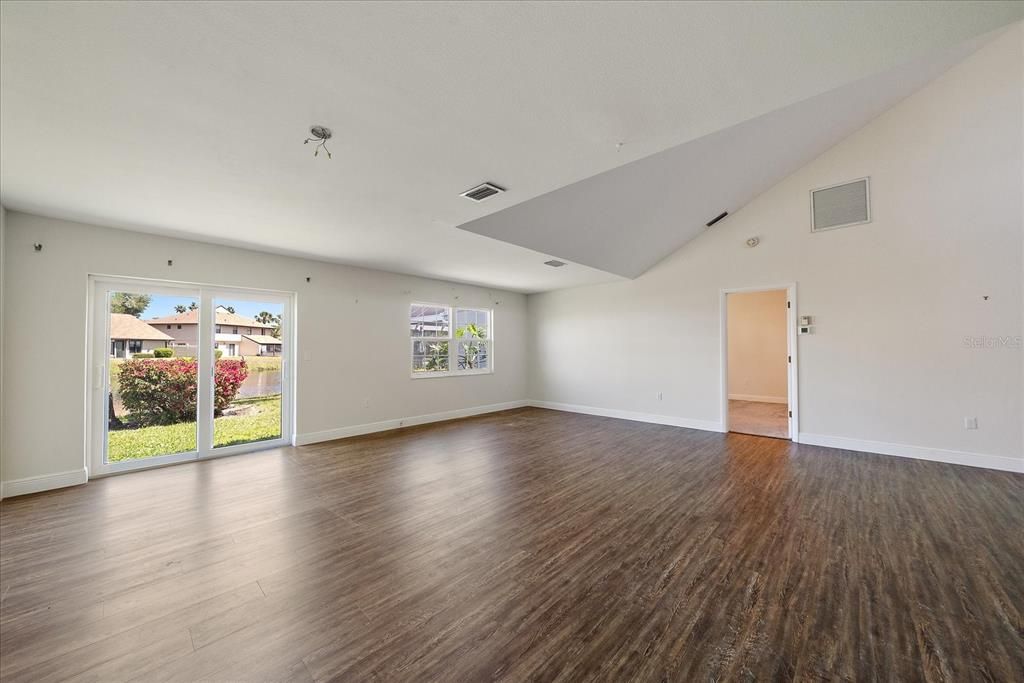 En Venta: $379,000 (3 camas, 3 baños, 2171 Pies cuadrados)