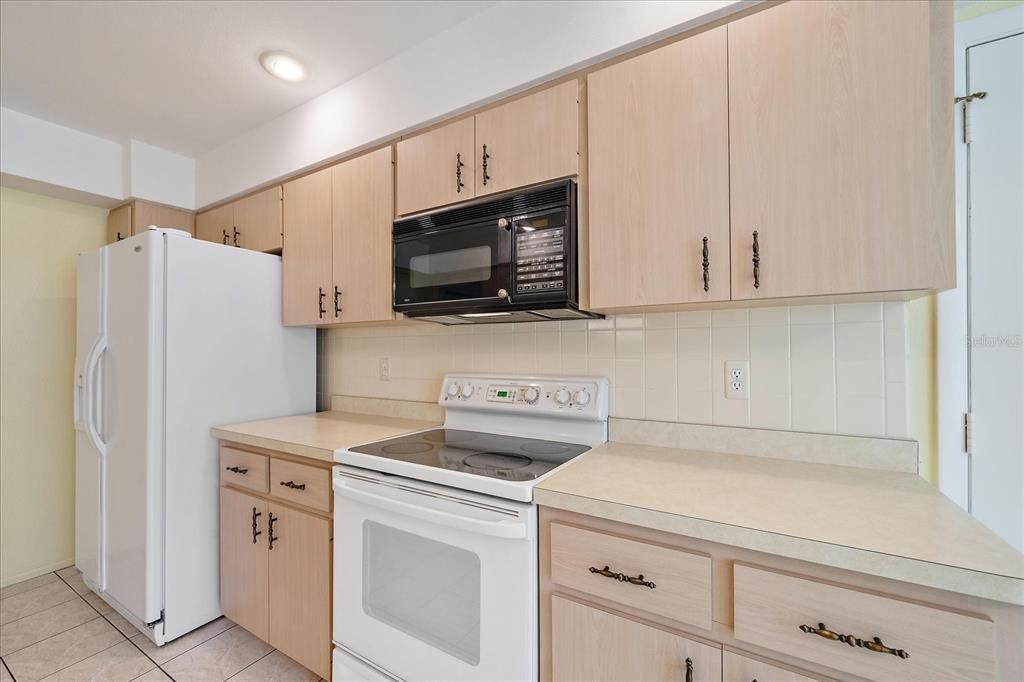 En Venta: $379,000 (3 camas, 3 baños, 2171 Pies cuadrados)