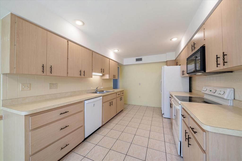 En Venta: $379,000 (3 camas, 3 baños, 2171 Pies cuadrados)
