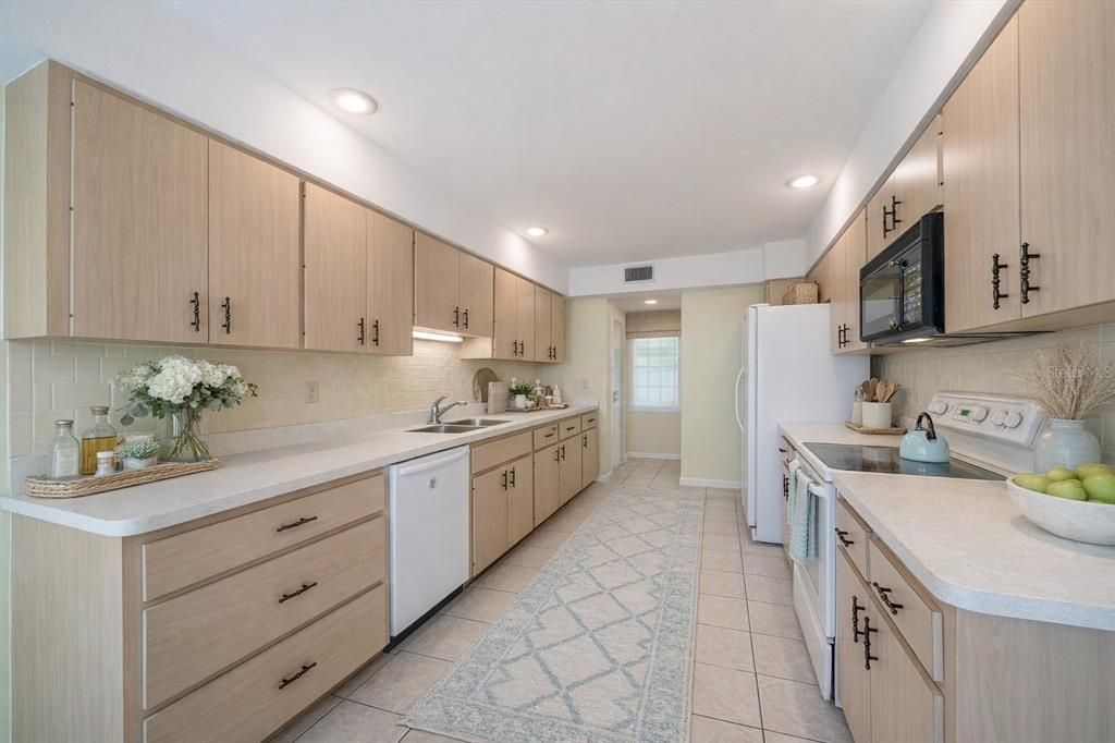 En Venta: $379,000 (3 camas, 3 baños, 2171 Pies cuadrados)