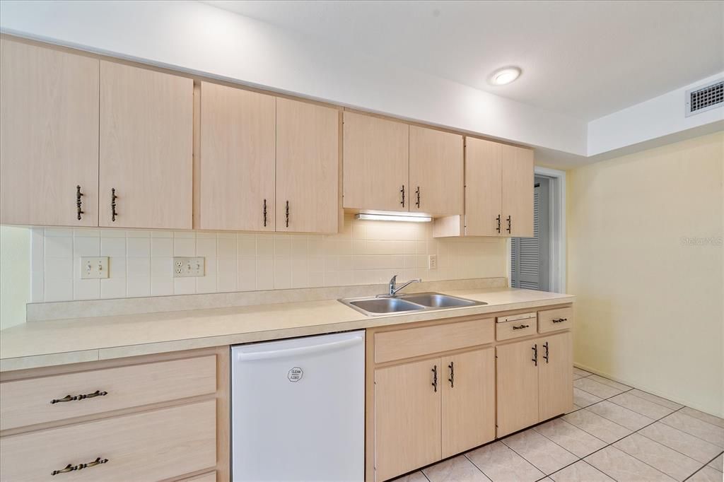 En Venta: $379,000 (3 camas, 3 baños, 2171 Pies cuadrados)