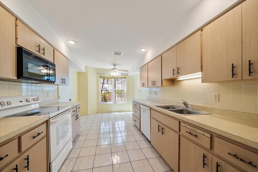 En Venta: $379,000 (3 camas, 3 baños, 2171 Pies cuadrados)