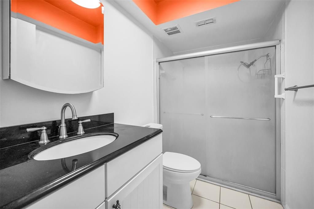 Activo con contrato: $150,000 (2 camas, 2 baños, 1000 Pies cuadrados)