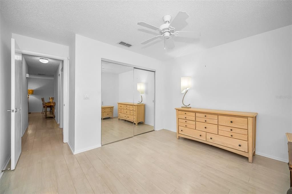 Activo con contrato: $150,000 (2 camas, 2 baños, 1000 Pies cuadrados)