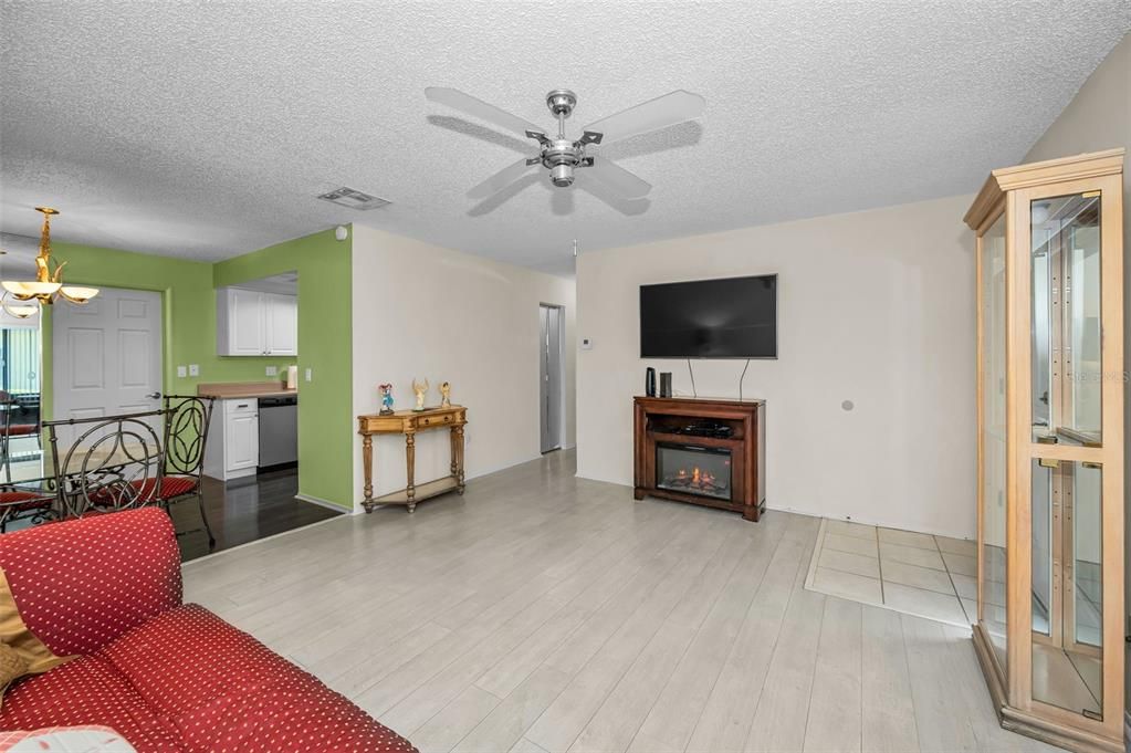 Activo con contrato: $150,000 (2 camas, 2 baños, 1000 Pies cuadrados)