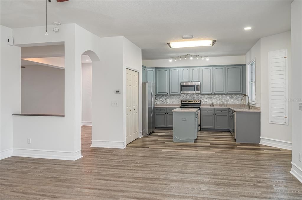 Active With Contract: $3,600 (4 beds, 2 baths, 2578 Square Feet)
