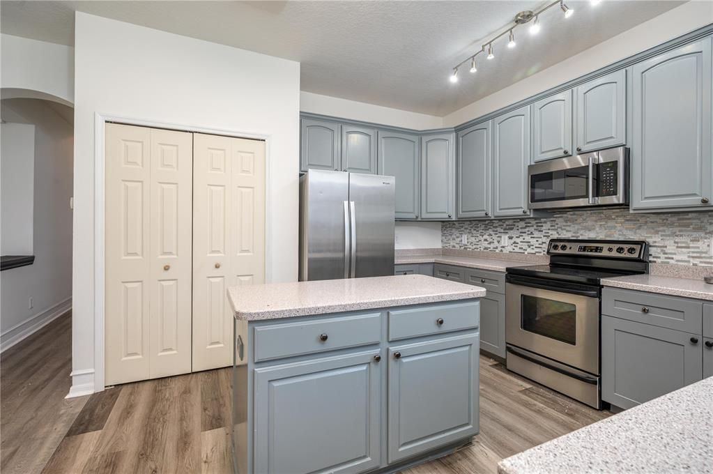 Active With Contract: $3,600 (4 beds, 2 baths, 2578 Square Feet)