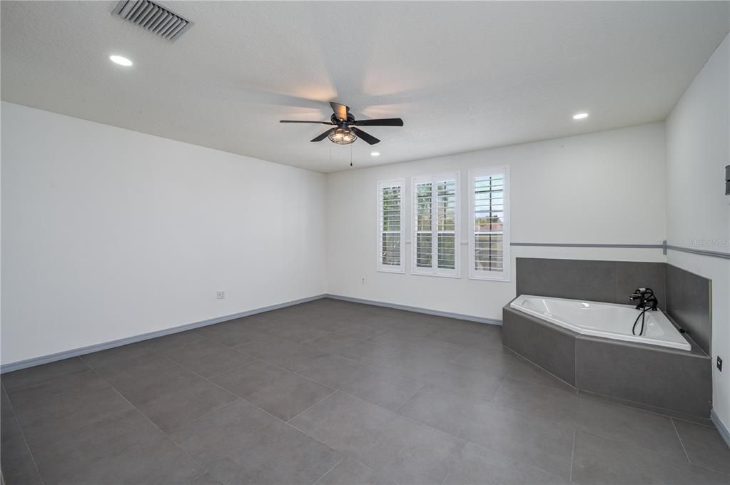 Active With Contract: $3,600 (4 beds, 2 baths, 2578 Square Feet)
