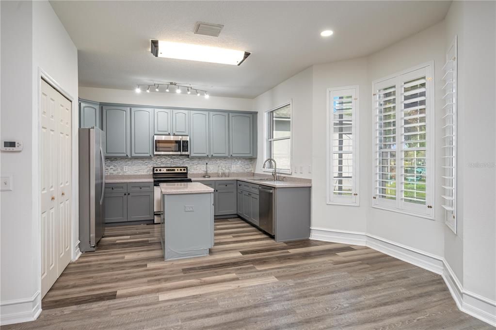 Active With Contract: $3,600 (4 beds, 2 baths, 2578 Square Feet)