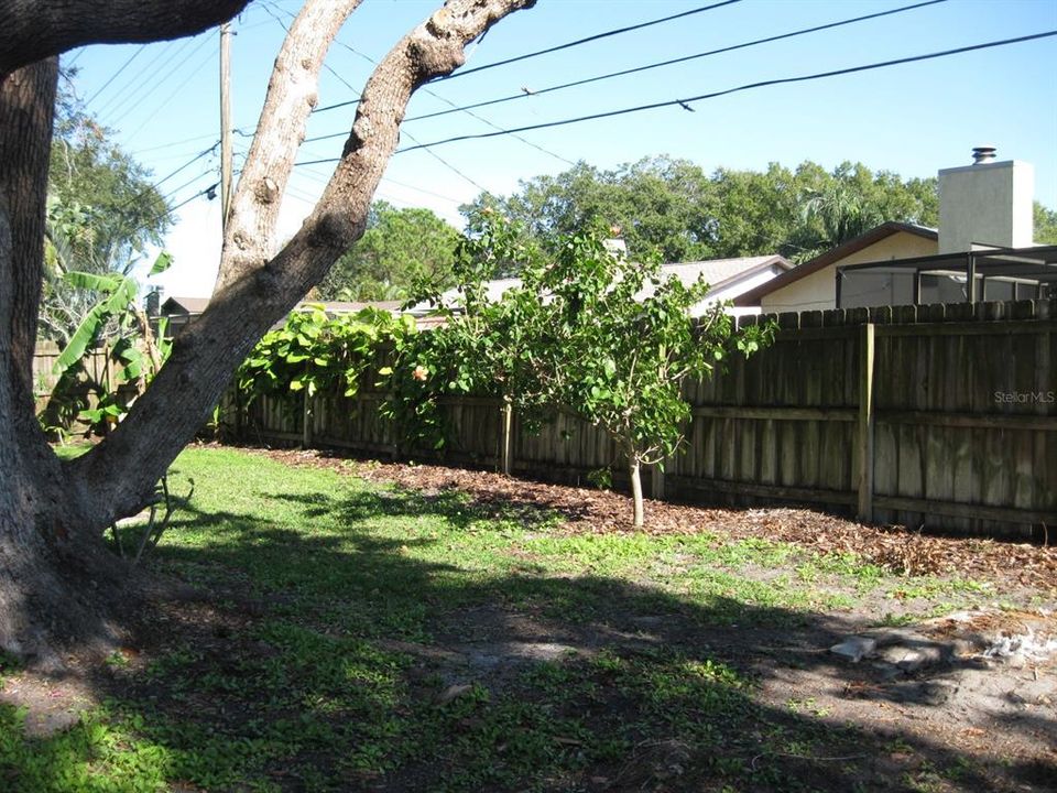 Active With Contract: $2,700 (2 beds, 2 baths, 1235 Square Feet)