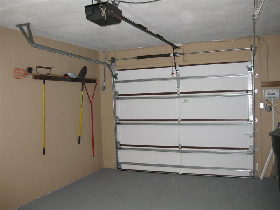 Active With Contract: $2,700 (2 beds, 2 baths, 1235 Square Feet)