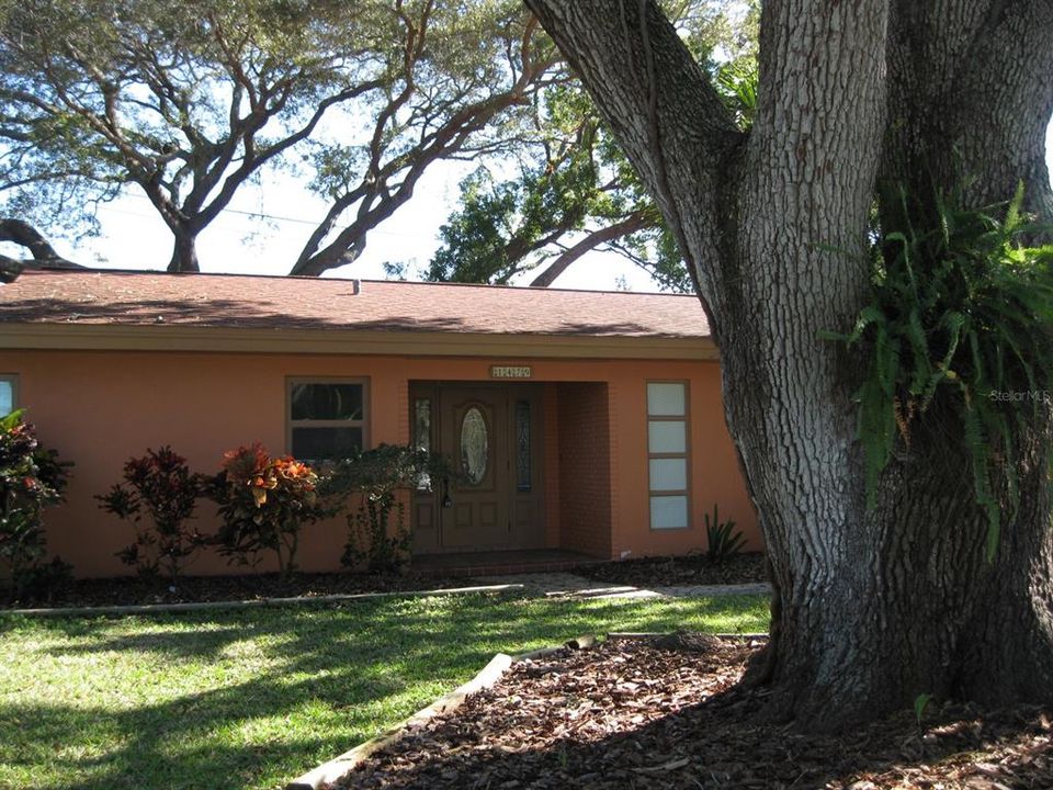 Active With Contract: $2,700 (2 beds, 2 baths, 1235 Square Feet)