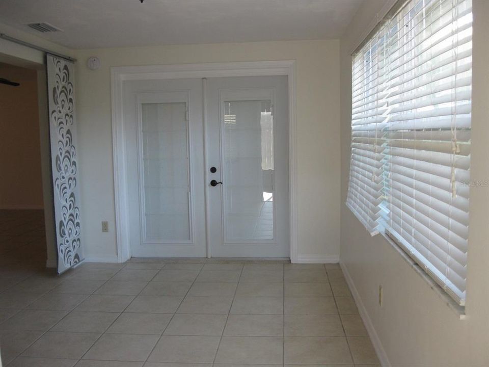 Active With Contract: $2,700 (2 beds, 2 baths, 1235 Square Feet)